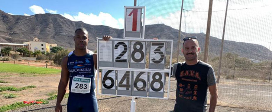 Yasiel Sotero con su entrenador