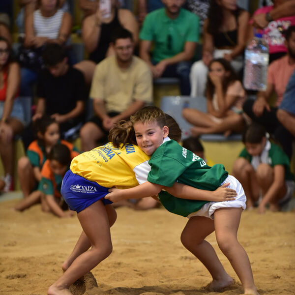 El IV Torneo del Fajín de Lucha Canaria Fundación CajaCanarias celebra su encuentro en Lanzarote