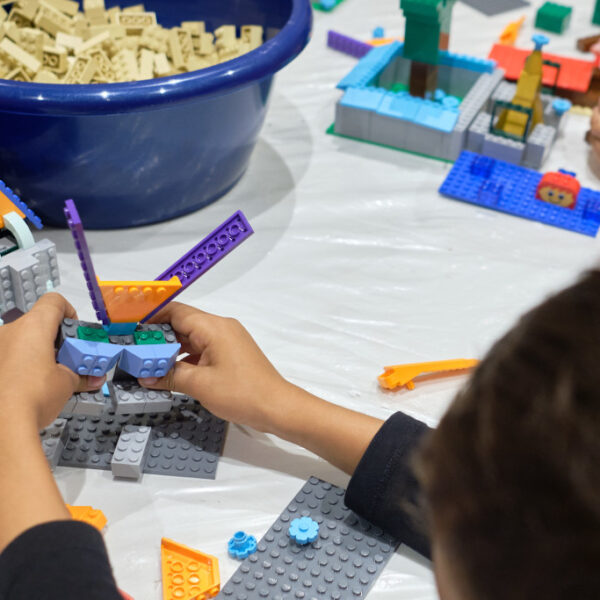 Navidad en la Fundación - Taller "Creando con Legos"