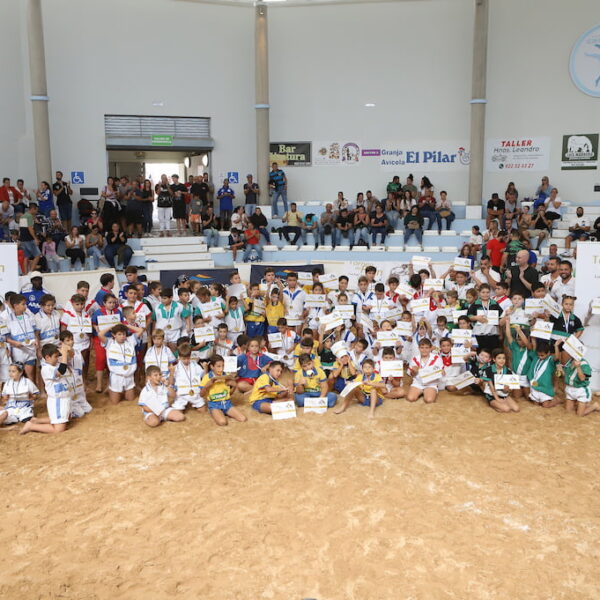 Arafo acoge la concentración prebenjamín y benjamín del IV Torneo del Fajín de Lucha Canaria CajaCanarias en Tenerife