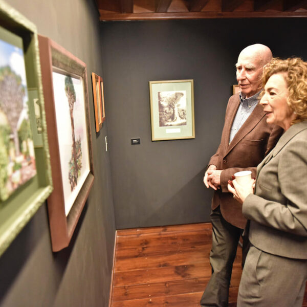La Fundación CajaCanarias presenta el catálogo de la muestra Artedrago. Visiones del árbol milenario en el Espacio Cultural de La Palma