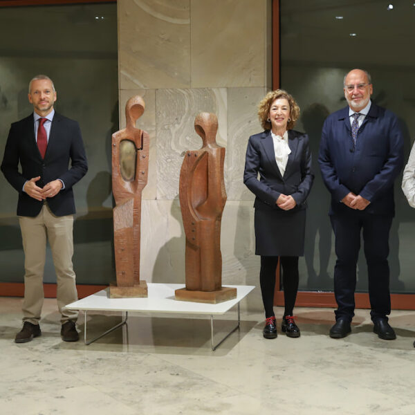 La Fundación CajaCanarias recibe la donación de dos esculturas de María Belén Morales