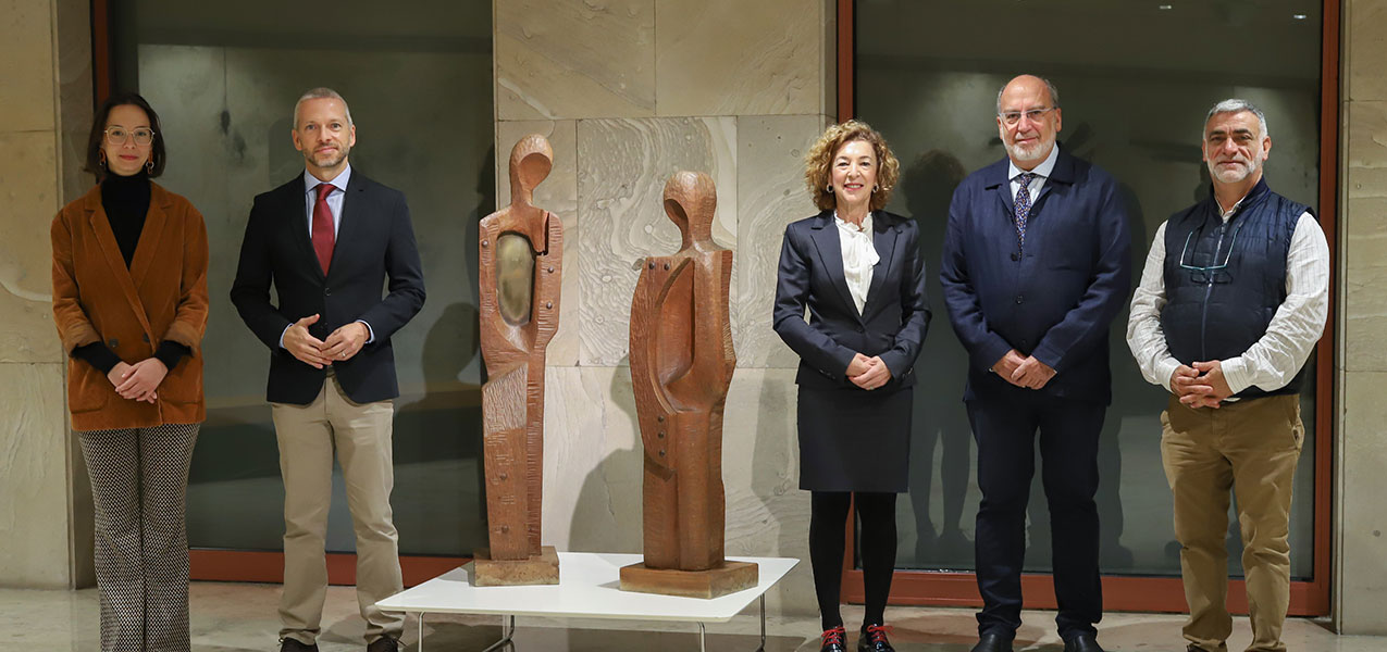 La Fundación CajaCanarias recibe la donación de dos esculturas de María Belén Morales