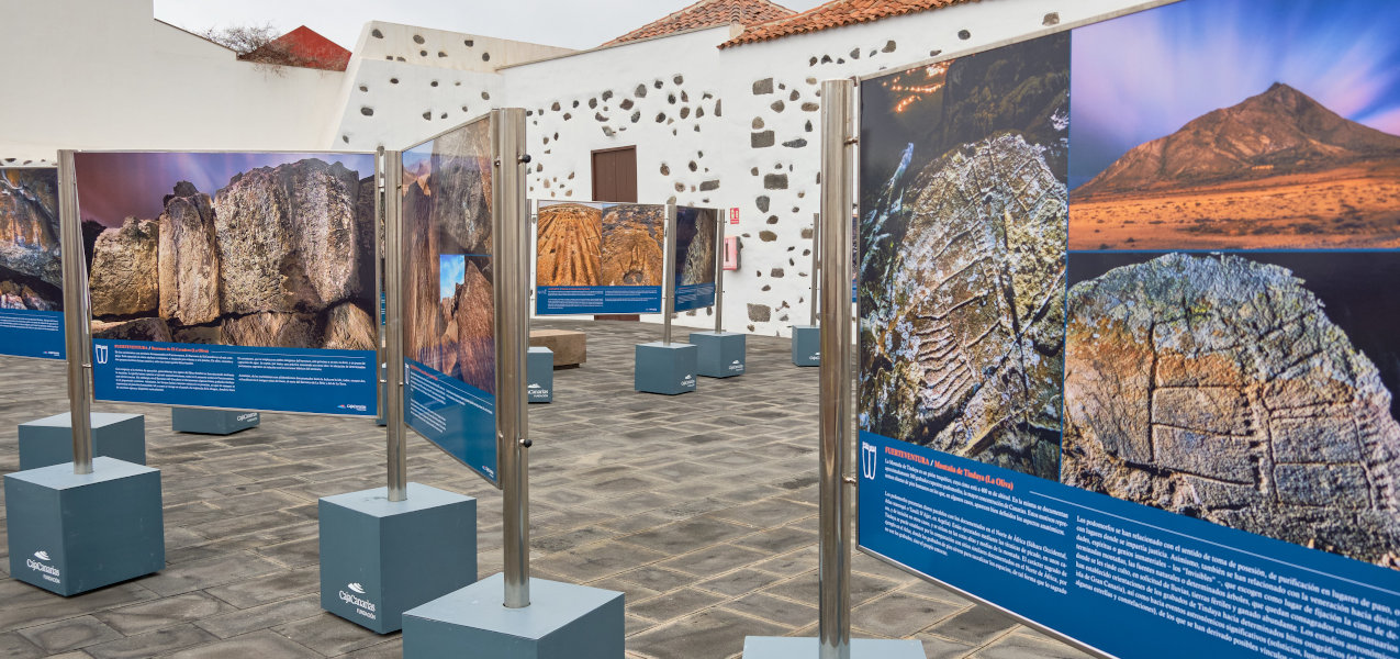 Exposición Escrito en piedra en el Espacio Cultural de Garachico