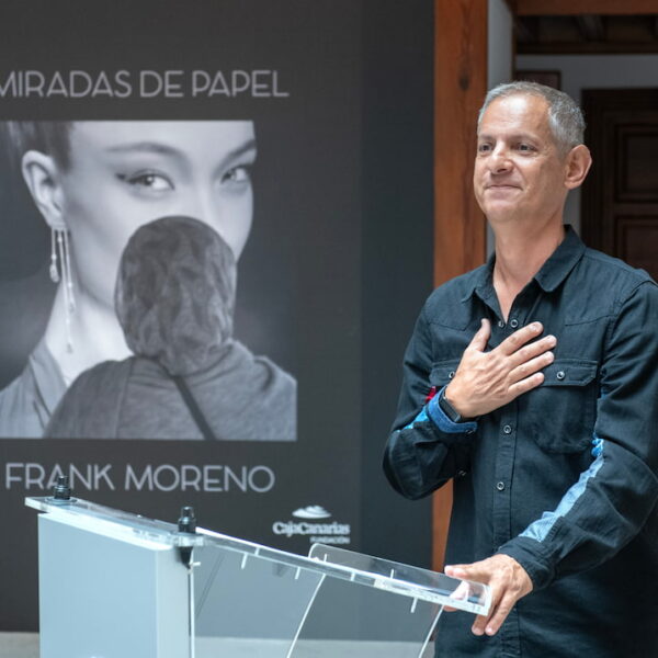 La Fundación CajaCanarias inaugura la muestra Miradas de papel, de Frank Moreno, en su Espacio Cultural de La Palma