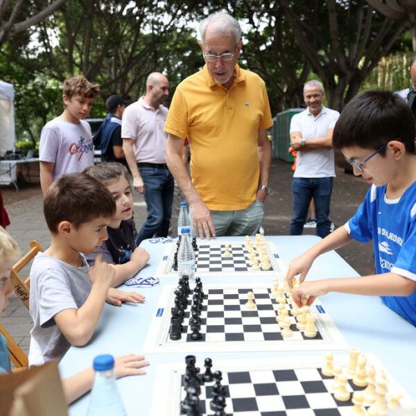 La Fundación CajaCanarias celebra su XLV Magna Simultánea de Ajedrez