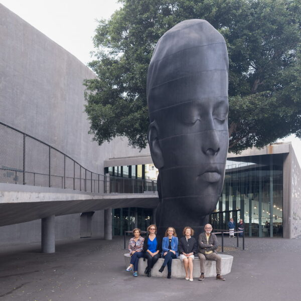 Primer aniversario de la llegada de “Carla”, obra de Jaume Plensa