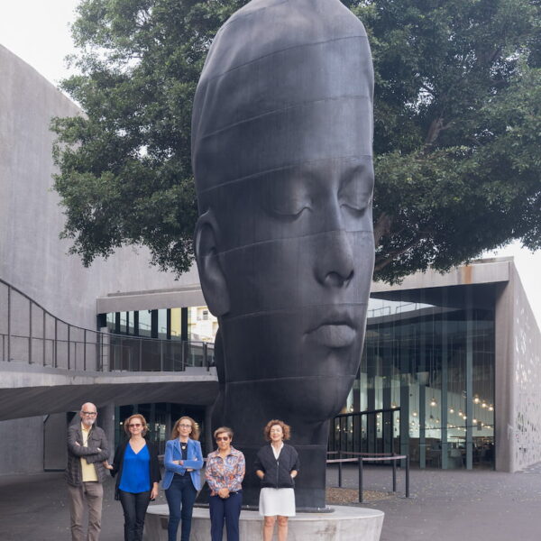 Primer aniversario de la llegada de “Carla”, obra de Jaume Plensa