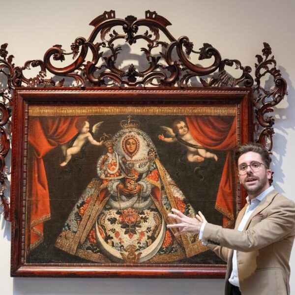 Exposición Regina. Patrimonio textil en los ajuares marianos