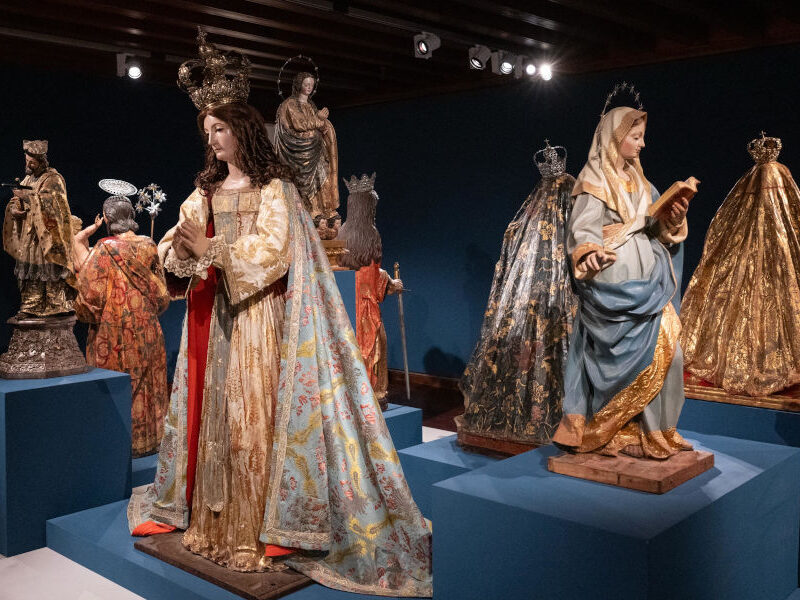 Exposición Regina. Patrimonio textil en los ajuares marianos