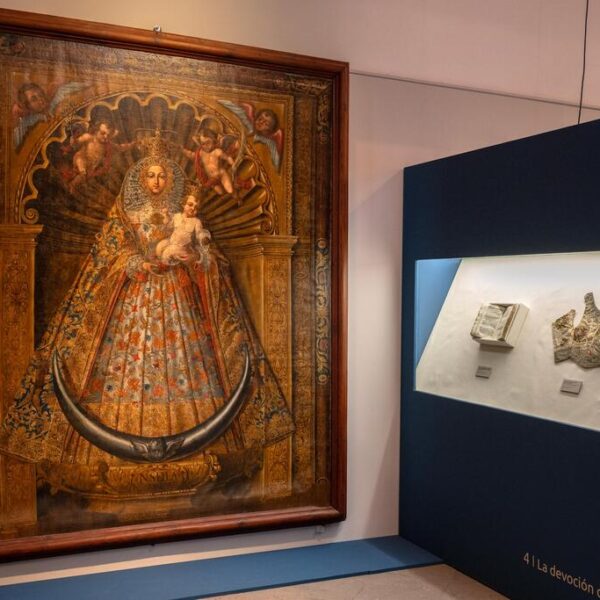 Exposición Regina. Patrimonio textil en los ajuares marianos